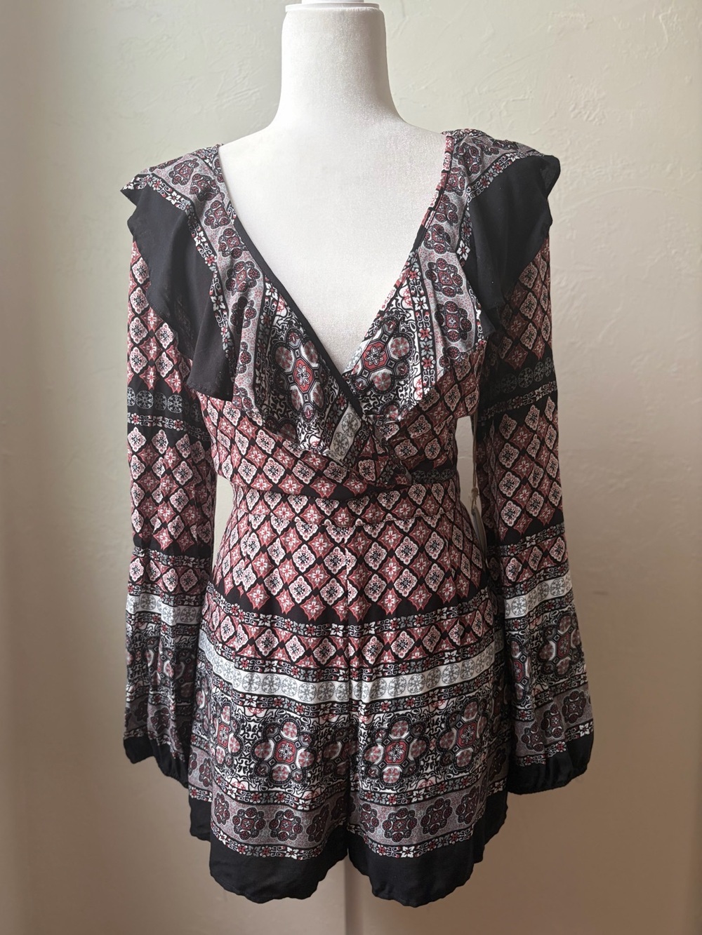 Sadie Robertson x Wild Blue Boho Print Ruffle Open Back Romper Medium NWT